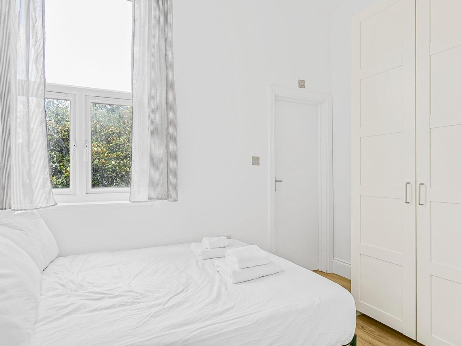 Cozy Brand New Studio In Hampsted Pass The Keys