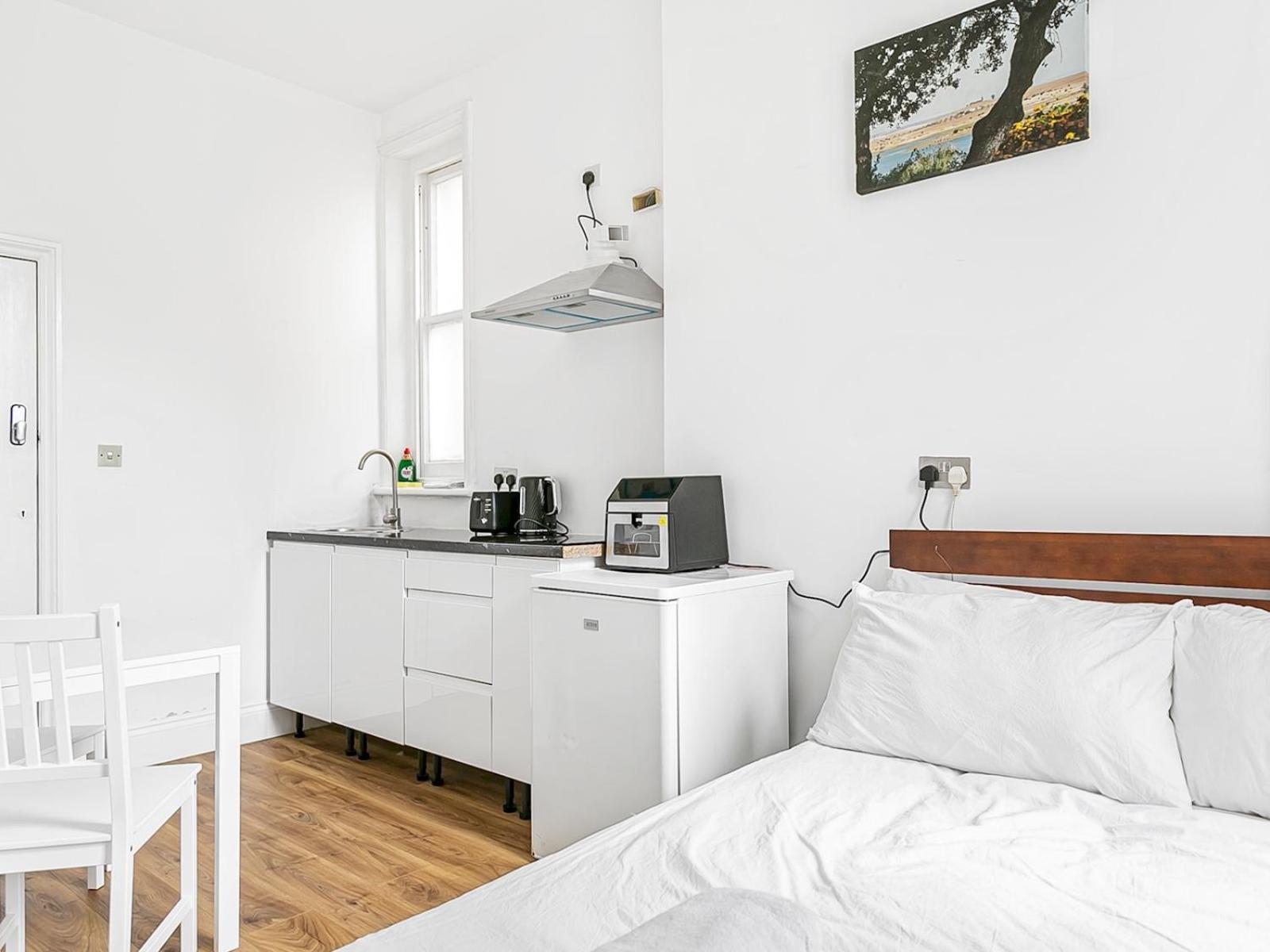 Apartment Cozy Brand New Studio In Hampsted Pass The Keys