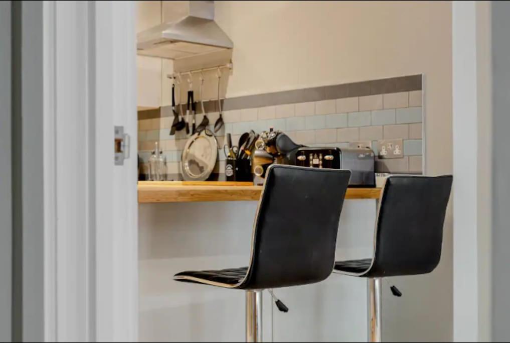 Gorgeous 4-level 3br - Check Profile Londen