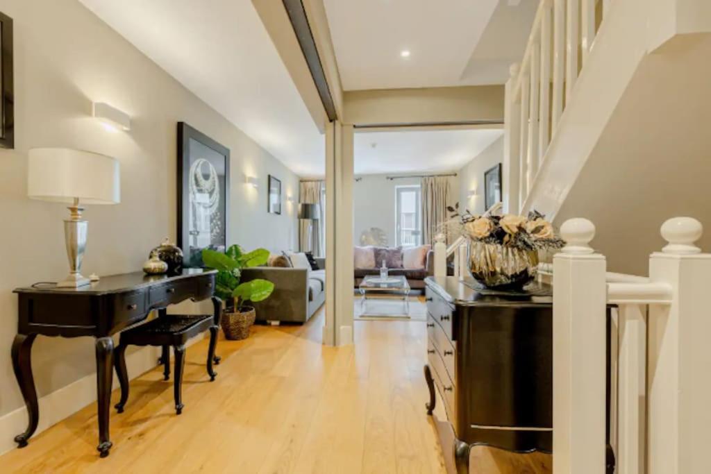 Gorgeous 4-level 3br - Check Profile Appartement
