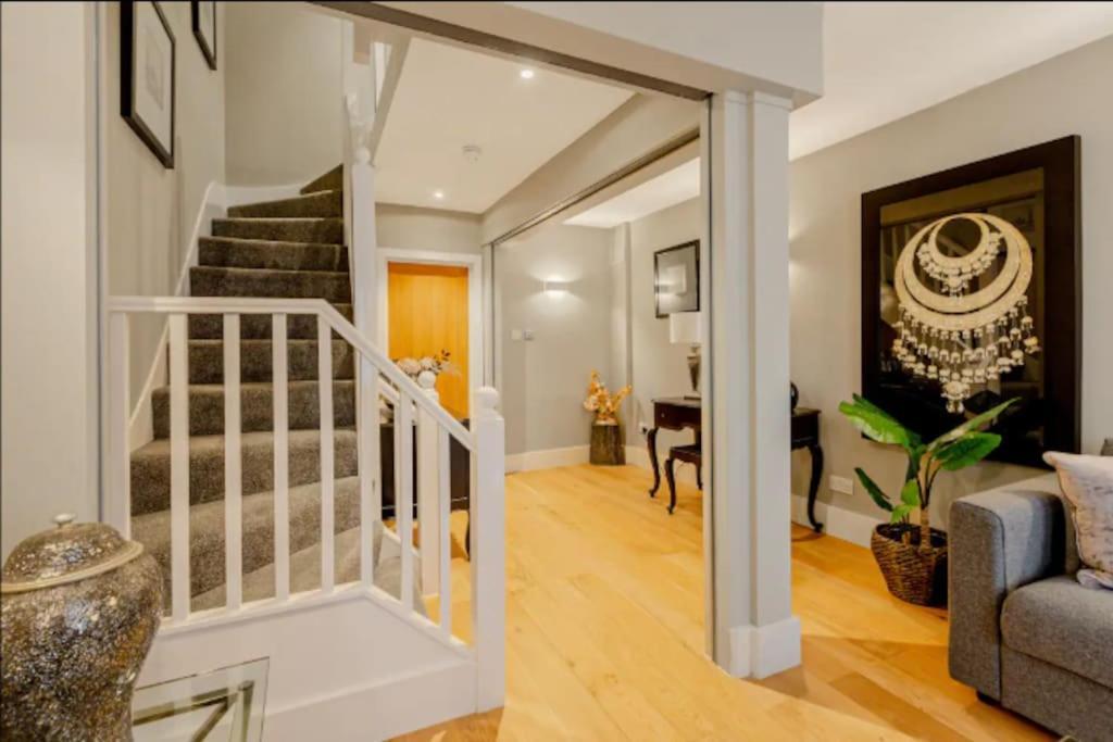 Gorgeous 4-level 3br - Check Profile Appartement Londen