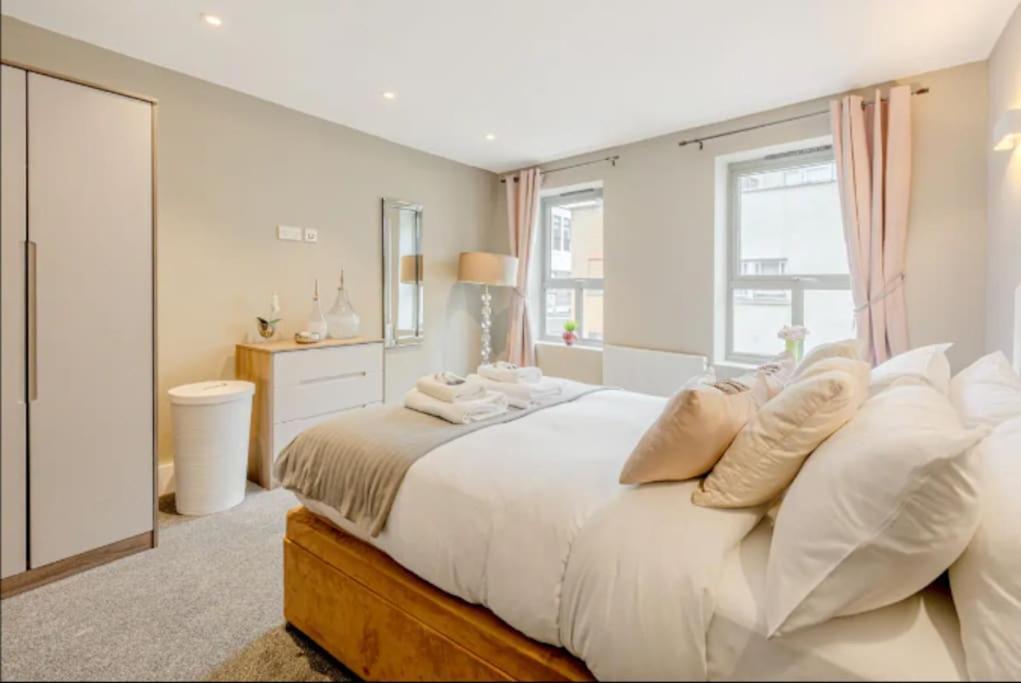Gorgeous 4-level 3br - Check Profile Appartement