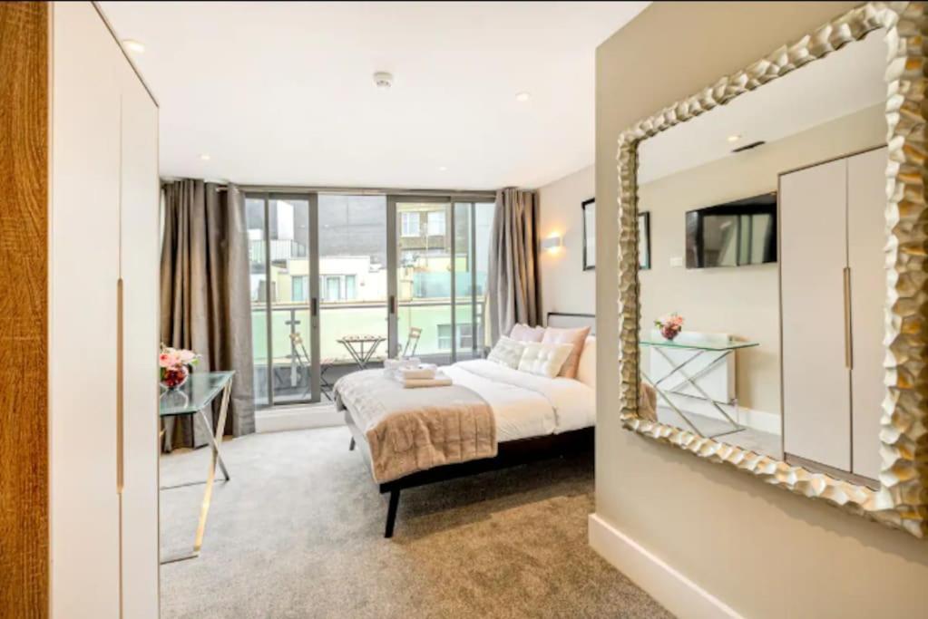 Gorgeous 4-level 3br - Check Profile Appartement Londen