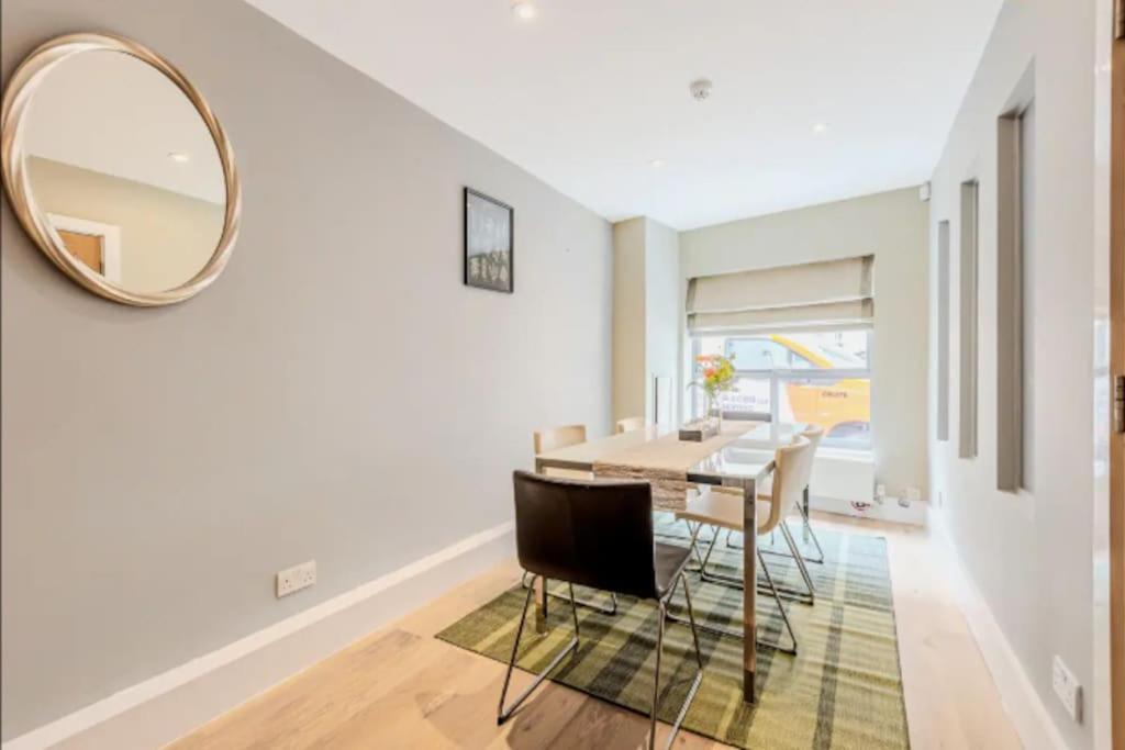 Gorgeous 4-level 3br - Check Profile Appartement Londen