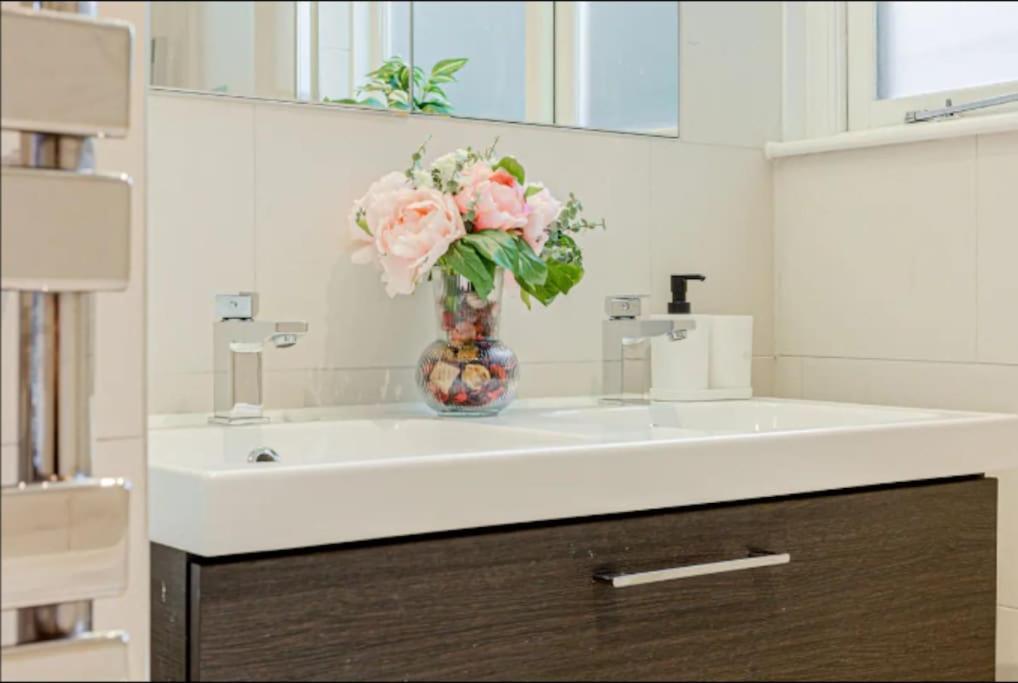 Gorgeous 4-level 3br - Check Profile *