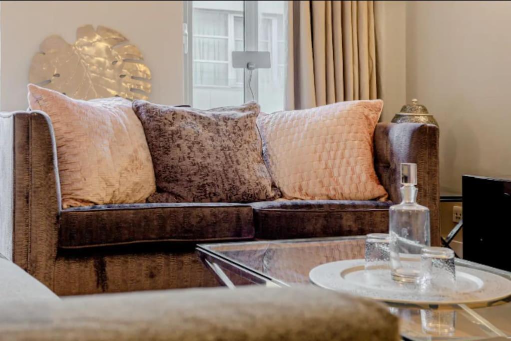 Gorgeous 4-level 3br - Check Profile Londen