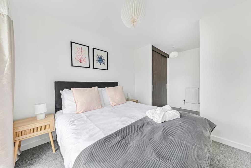 Luxury Lewisham - Zone 2 Apartment *