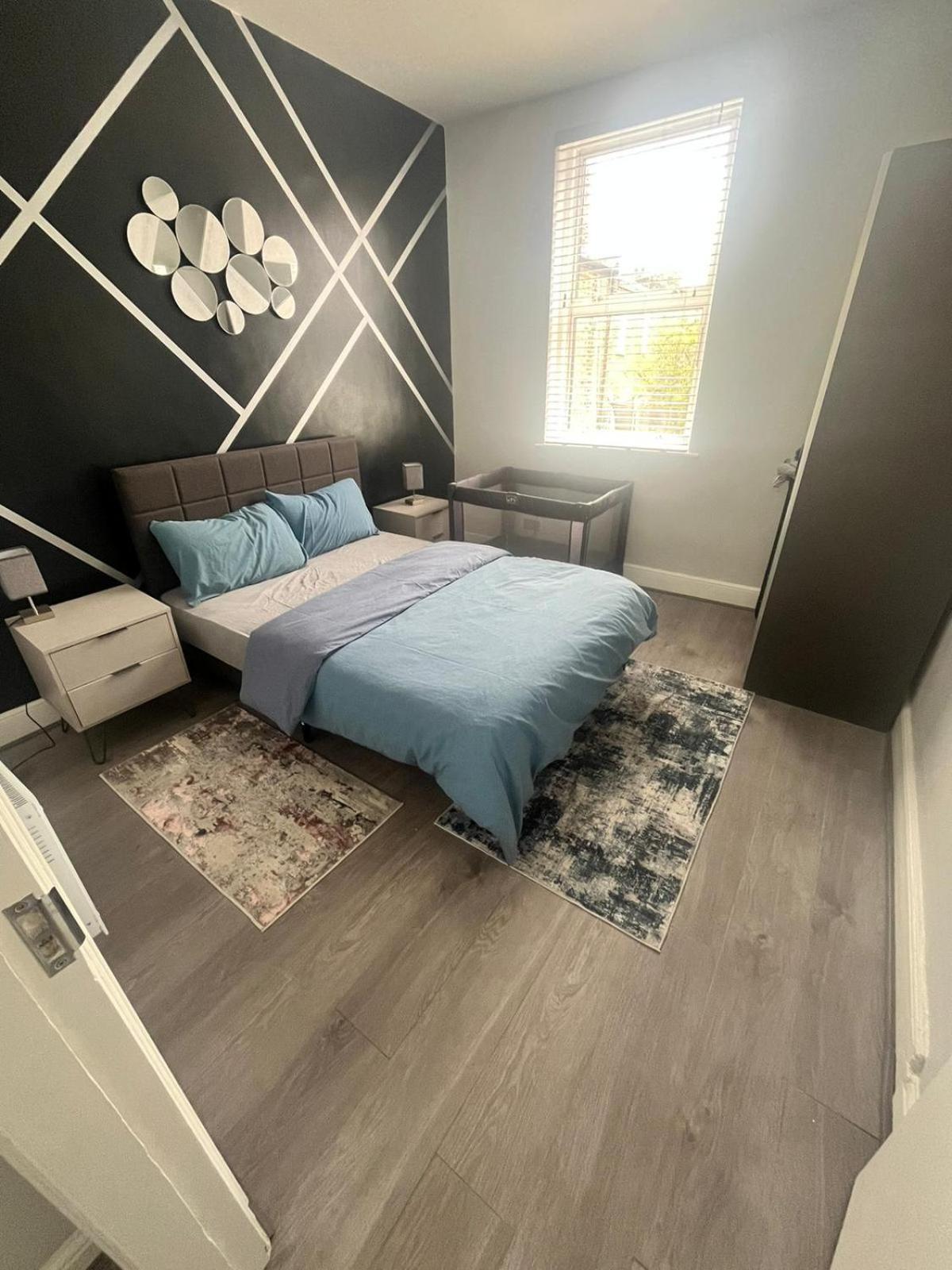 Apartment House With Garden London