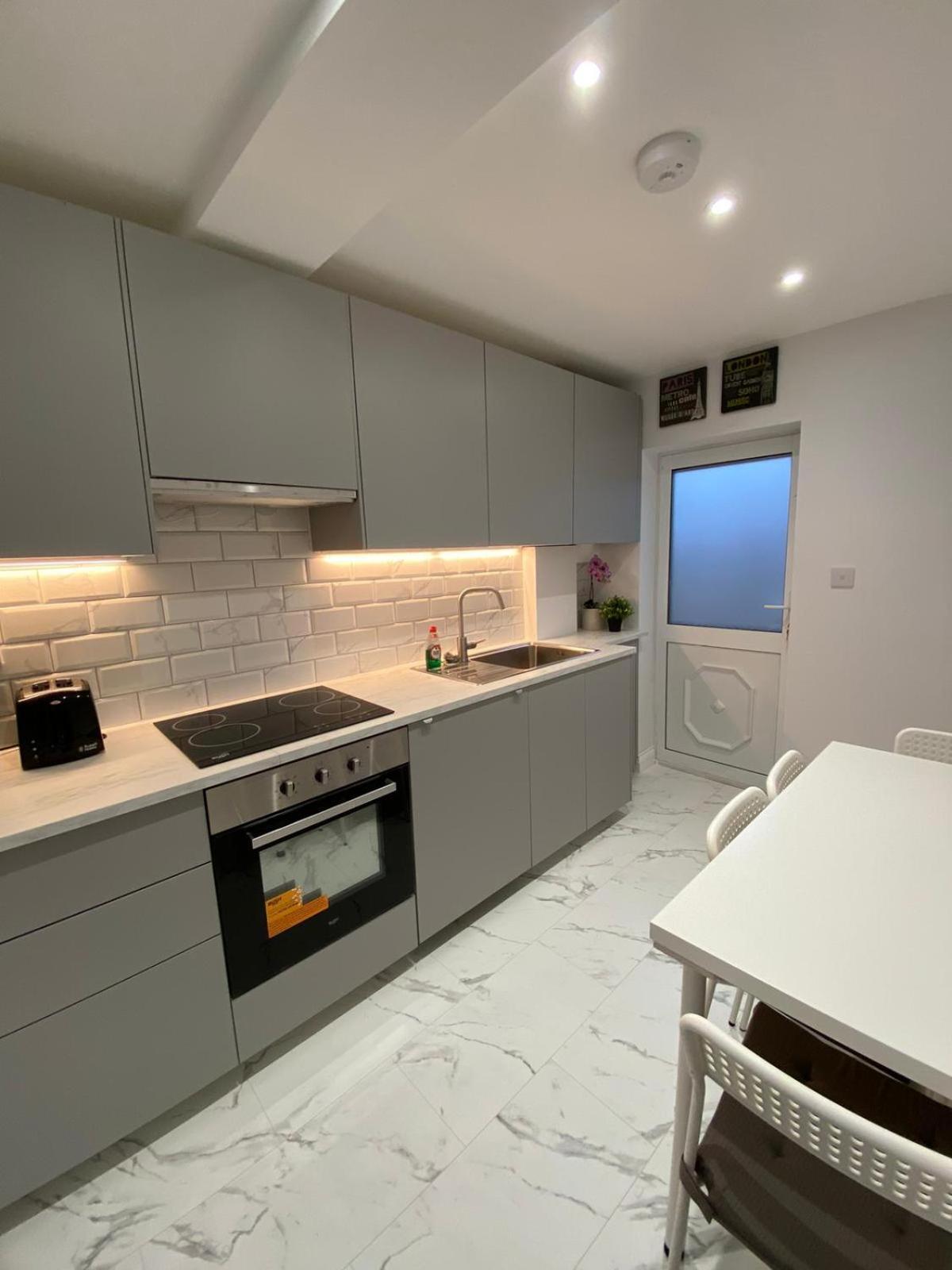 Beautiful Newly Renovated House Sleeps 6 People, Only 12 Minutes By Tube To Oxford Circus Vakantiehuis