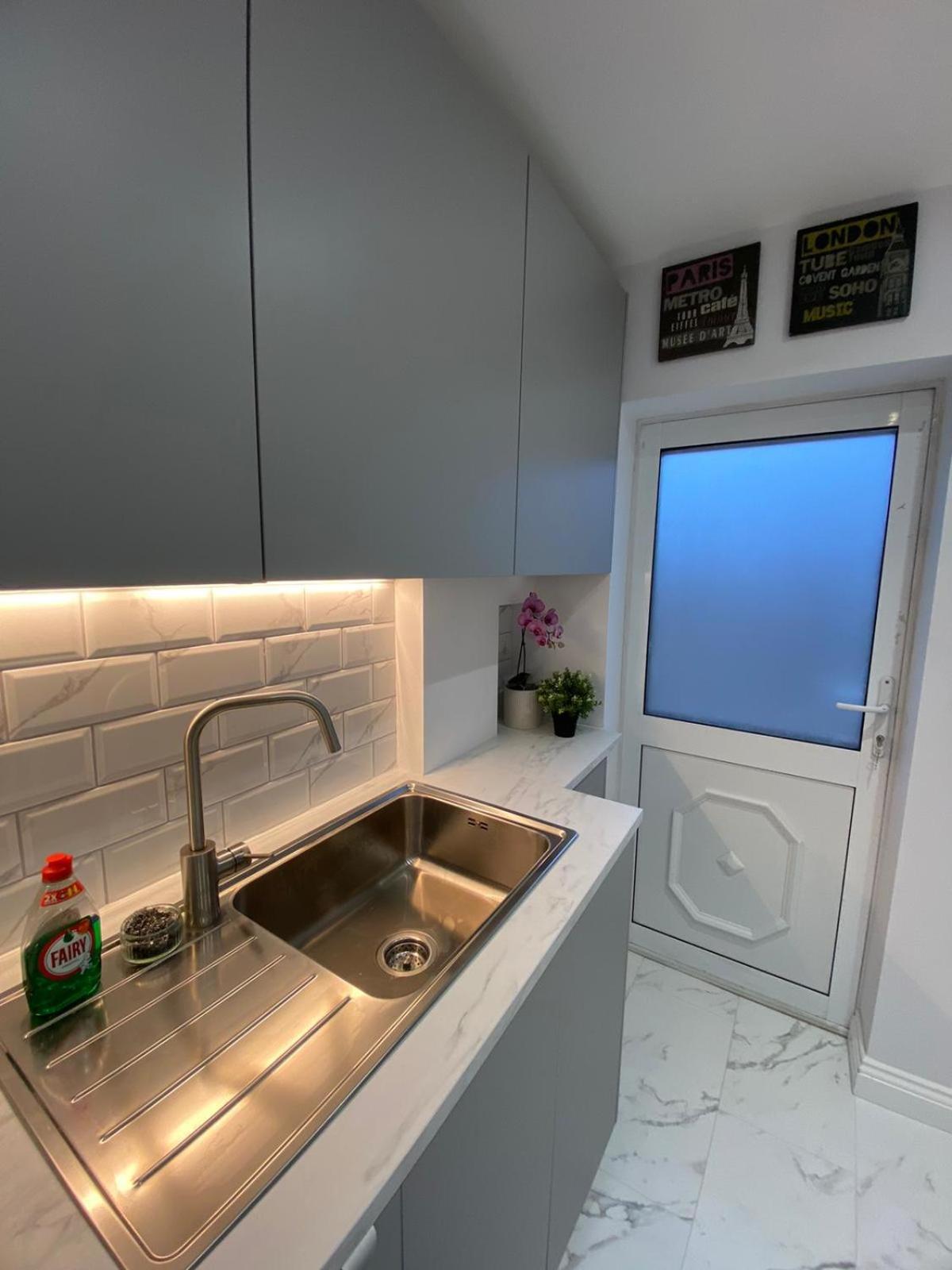 Beautiful Newly Renovated House Sleeps 6 People, Only 12 Minutes By Tube To Oxford Circus * Londen