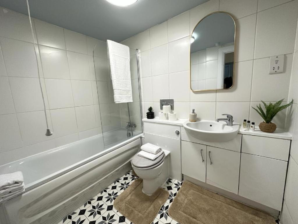 Three Bedroom Near Hyde Park London