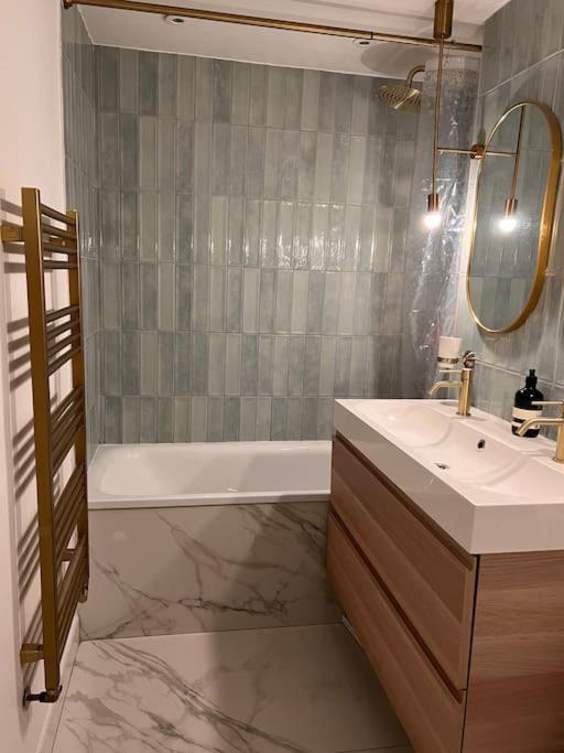 Appartement Unique And Stylish 2-bed Maisonette In Islington Londen
