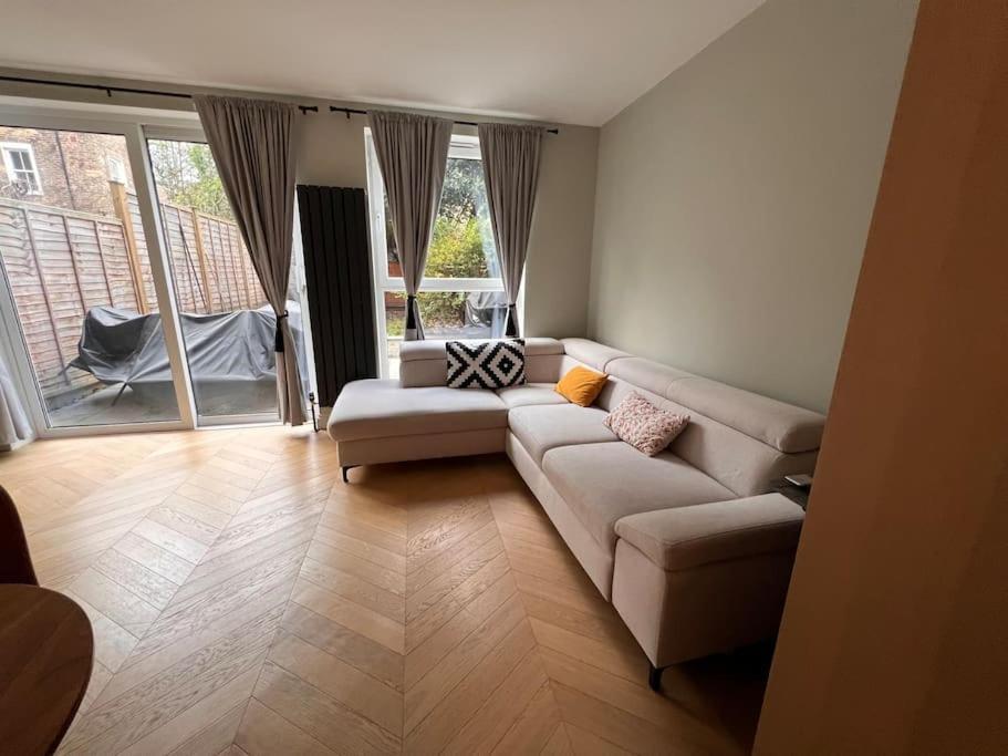 Unique And Stylish 2-bed Maisonette In Islington Londen