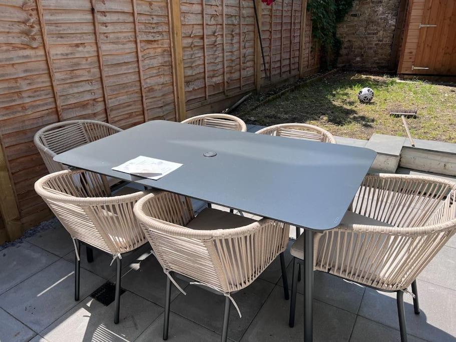 Unique And Stylish 2-bed Maisonette In Islington Londen