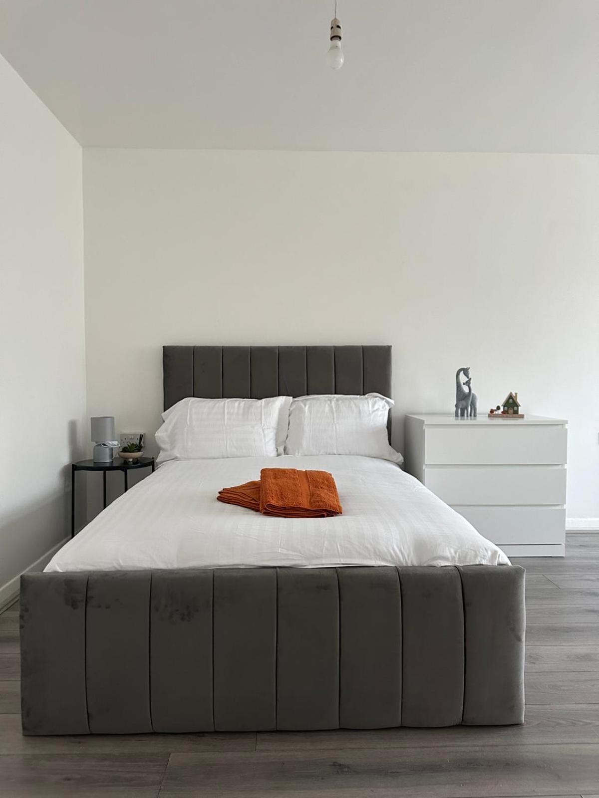 Modern In A 4 Bedroom Flat In London, Shared Bathroom! Accommodatie bij particulieren Londen
