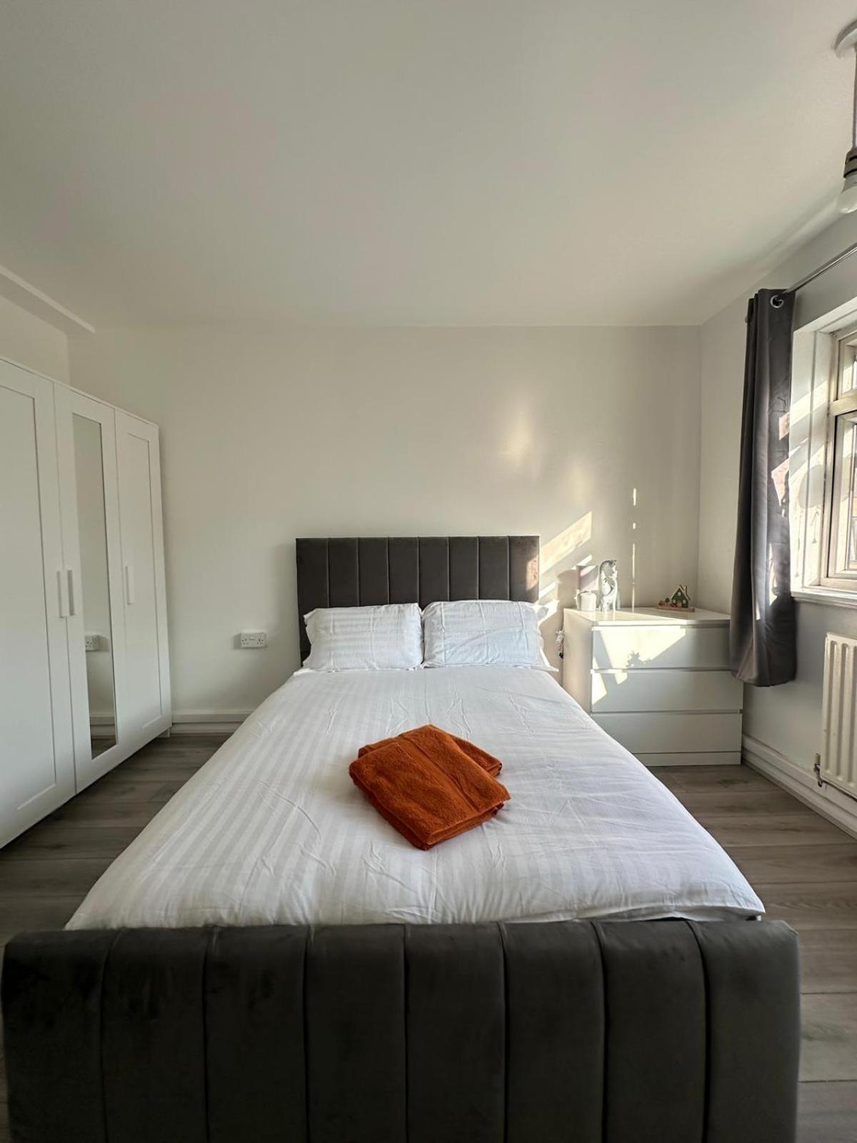 Accommodatie bij particulieren Modern In A 4 Bedroom Flat In London, Shared Bathroom! Londen