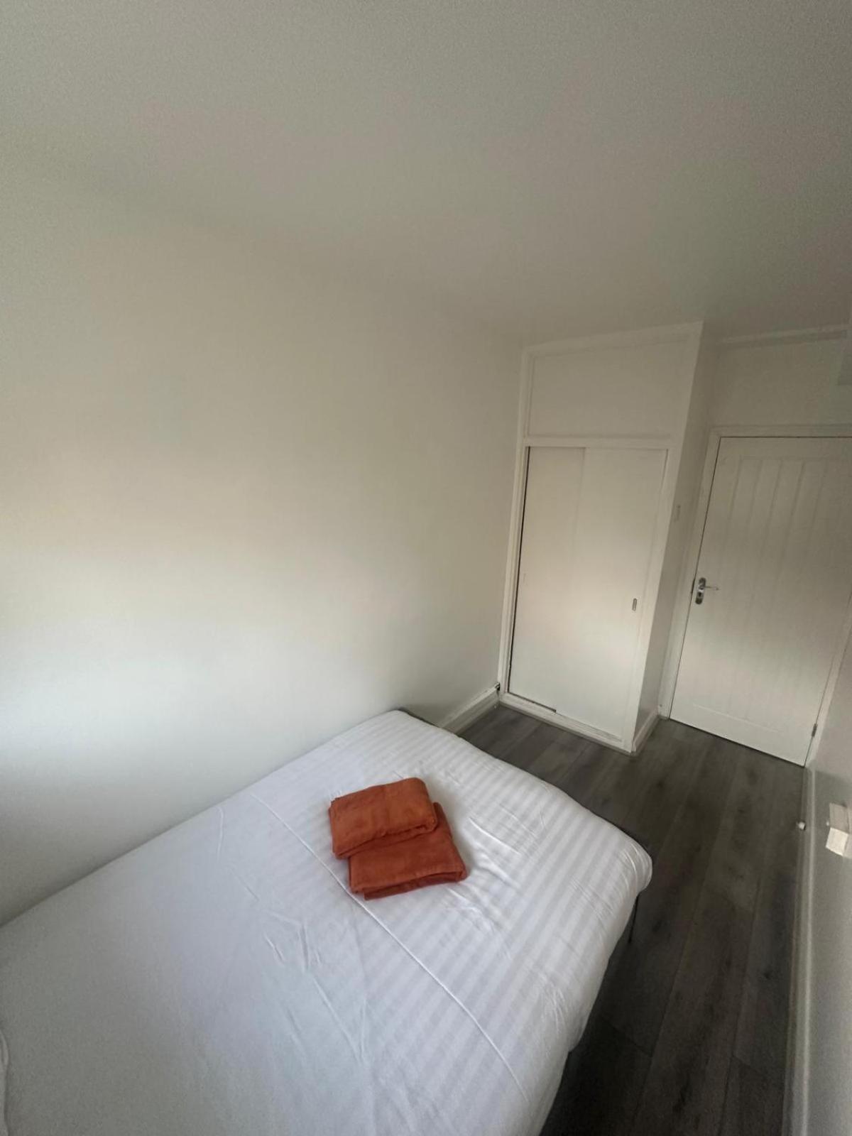 Modern In A 4 Bedroom Flat In London, Shared Bathroom! Accommodatie bij particulieren