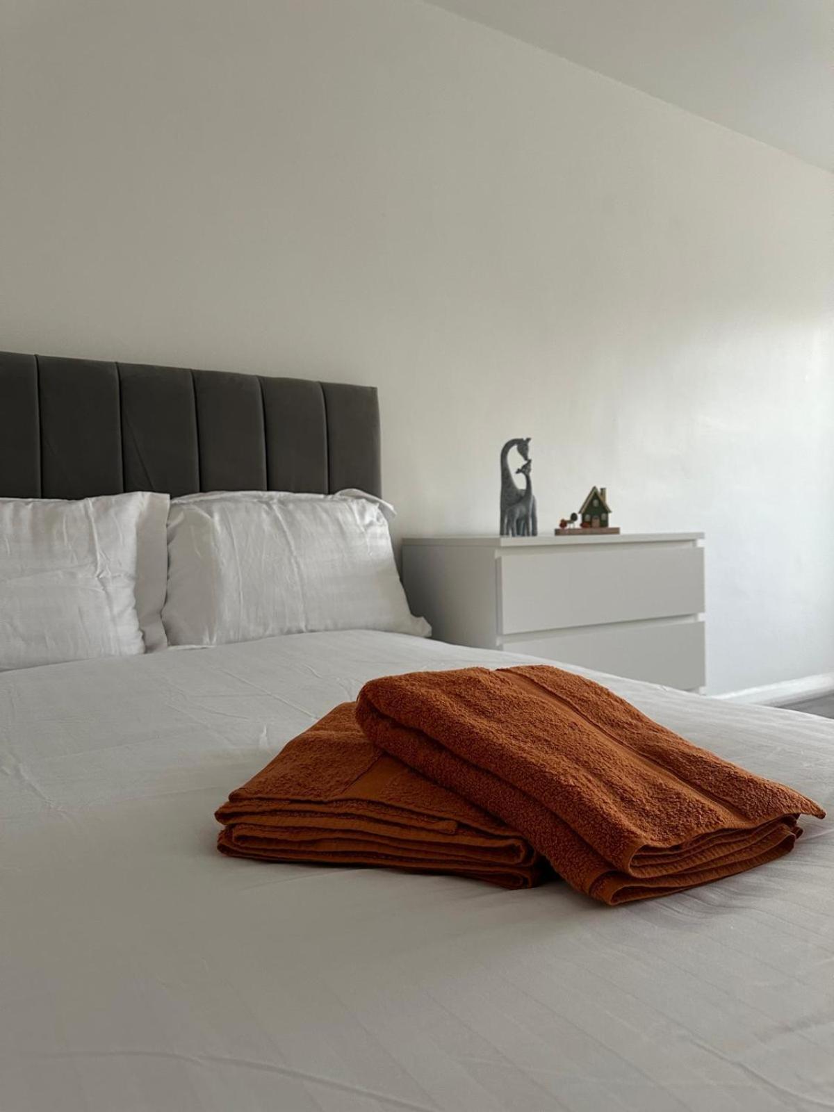 Modern In A 4 Bedroom Flat In London, Shared Bathroom! Accommodatie bij particulieren