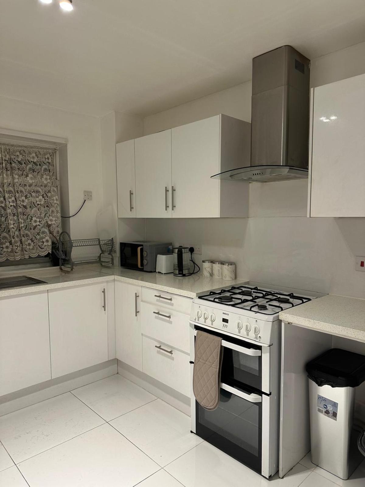 Modern In A 4 Bedroom Flat In London, Shared Bathroom! Accommodatie bij particulieren Londen