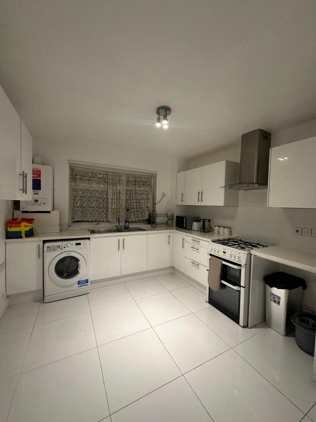 Modern In A 4 Bedroom Flat In London, Shared Bathroom! Accommodatie bij particulieren *