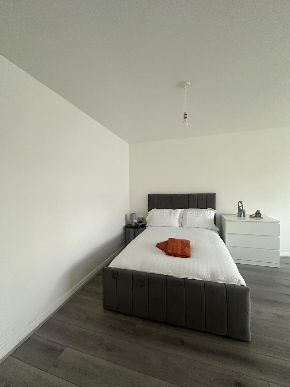 Modern In A 4 Bedroom Flat In London, Shared Bathroom! Accommodatie bij particulieren *