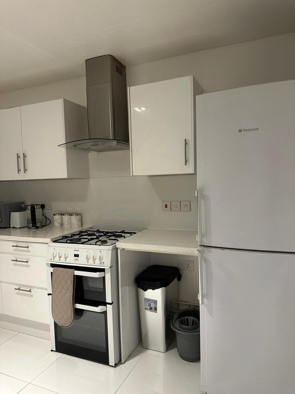 Modern In A 4 Bedroom Flat In London, Shared Bathroom! Accommodatie bij particulieren Londen