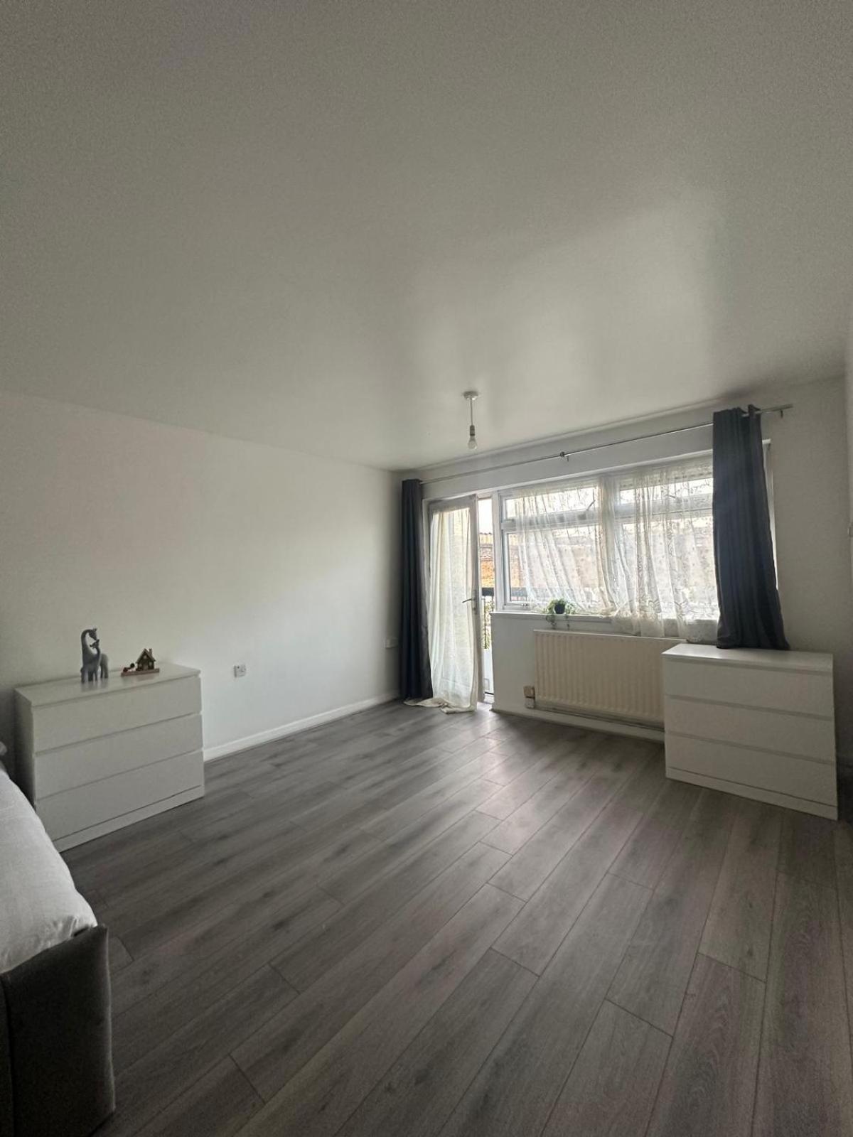 Modern In A 4 Bedroom Flat In London, Shared Bathroom! Accommodatie bij particulieren Londen
