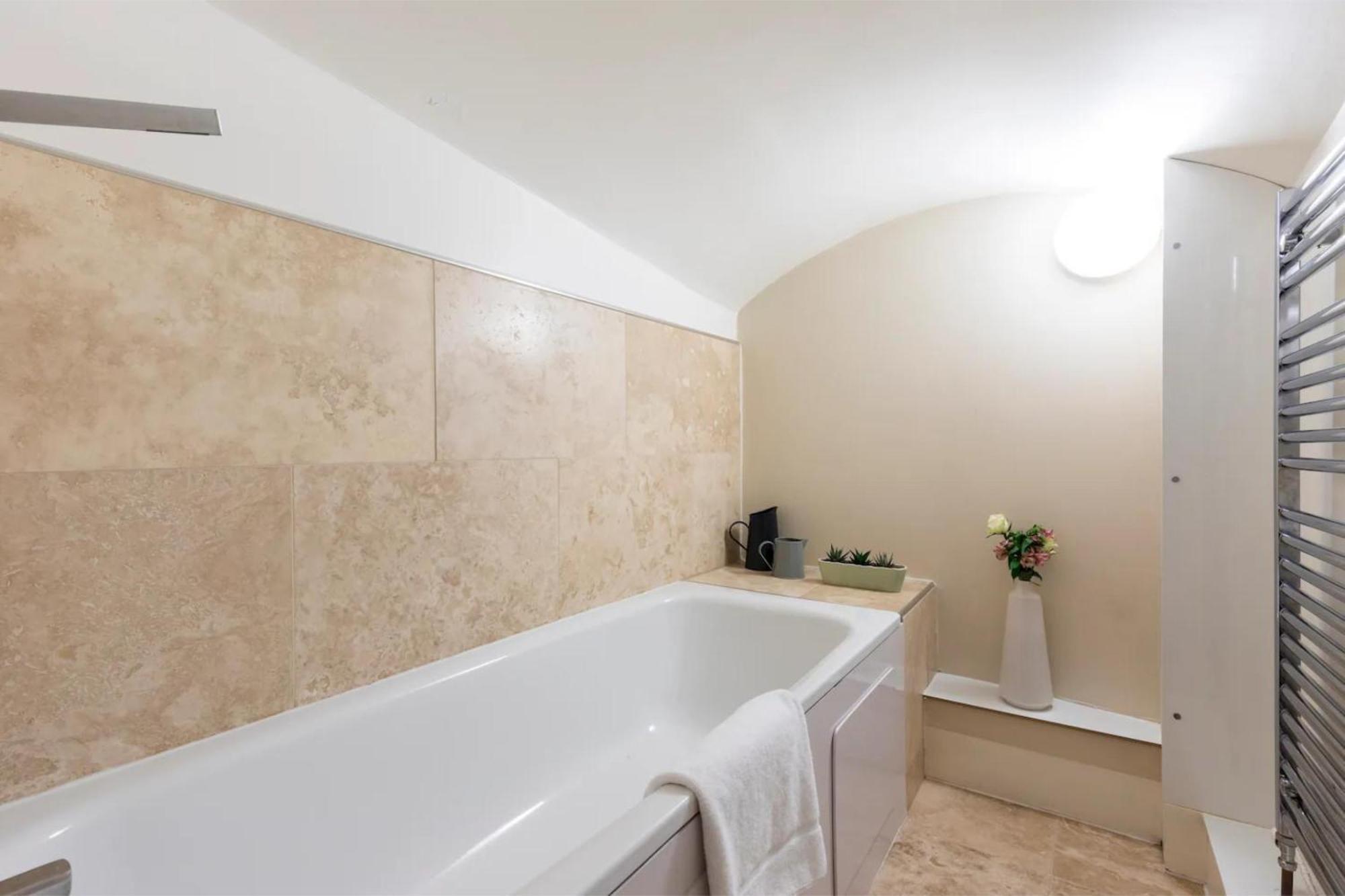 Apartment Gorgeous & Modern 2 Bedroom Sleeps Six In Earl's Court *