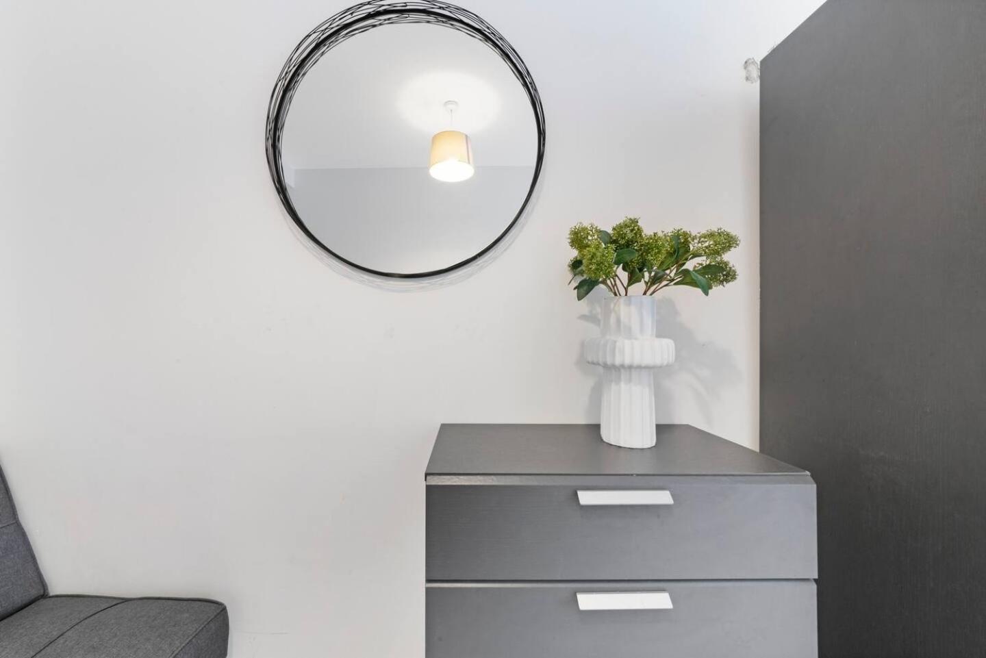 2 Bed Apartment- Finsbury Park Station B Londen