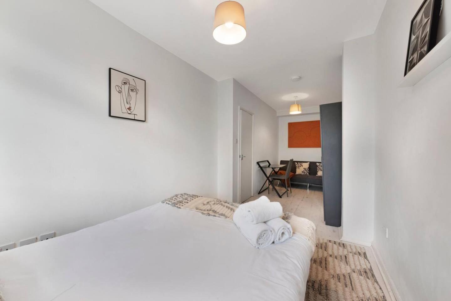 2 Bed Apartment- Finsbury Park Station B * London