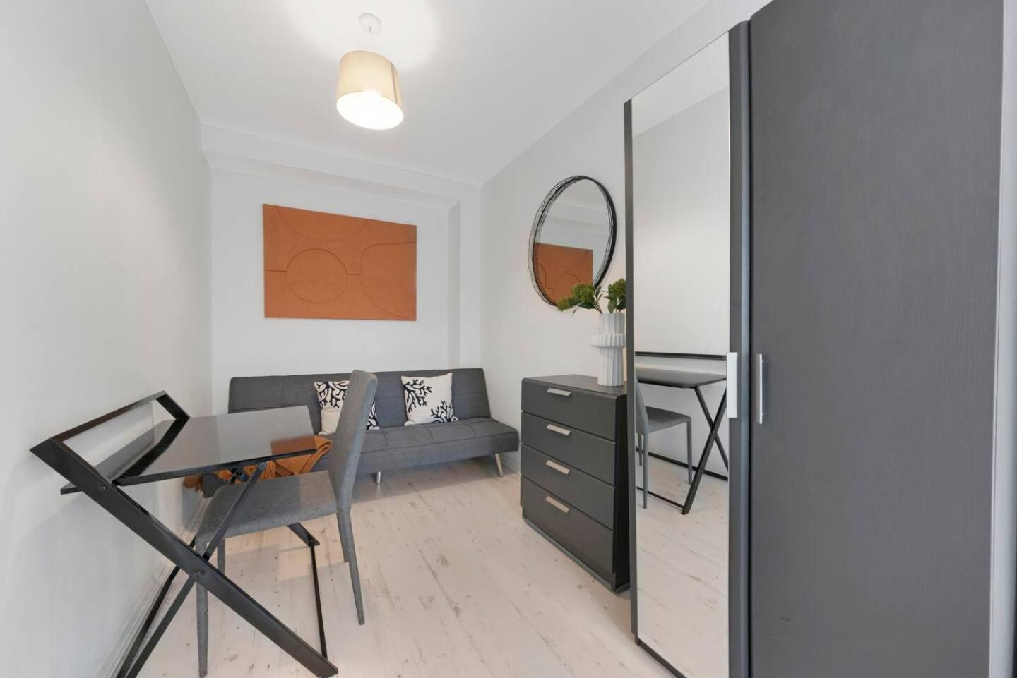 2 Bed Apartment- Finsbury Park Station B Apartment *
