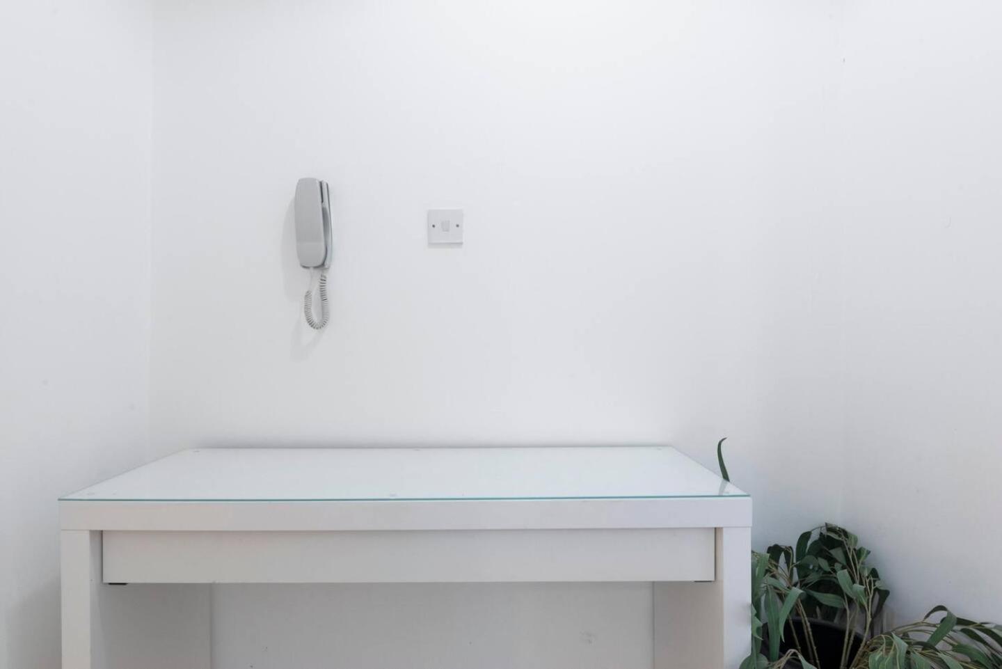 2 Bed Apartment- Finsbury Park Station B London
