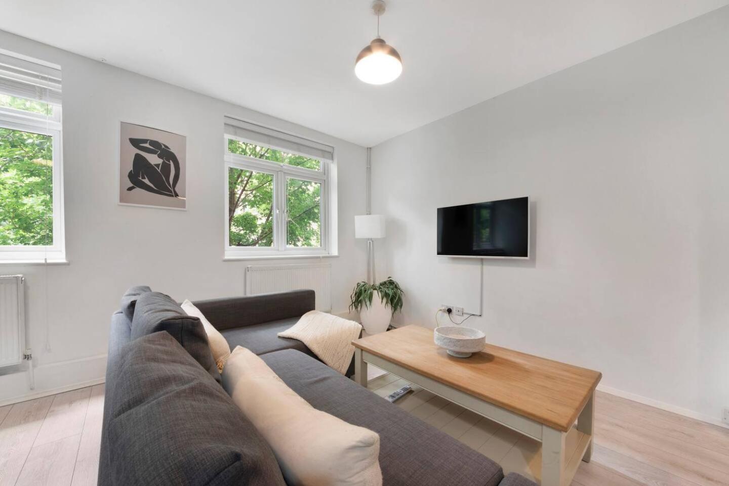 Apartment 2 Bed Apartment- Finsbury Park Station B London