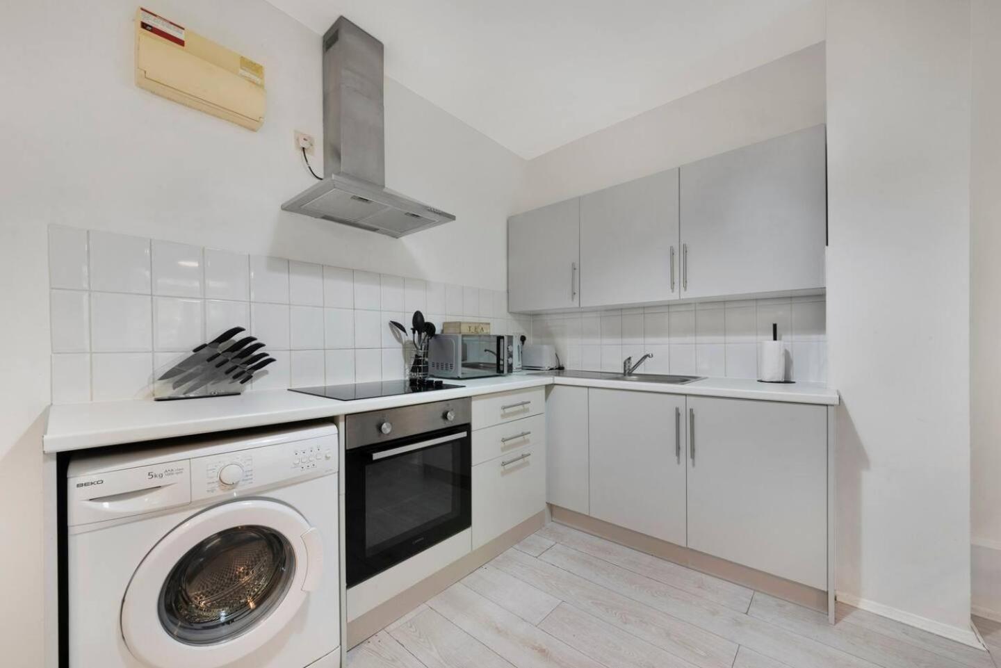 2 Bed Apartment- Finsbury Park Station B Apartment London