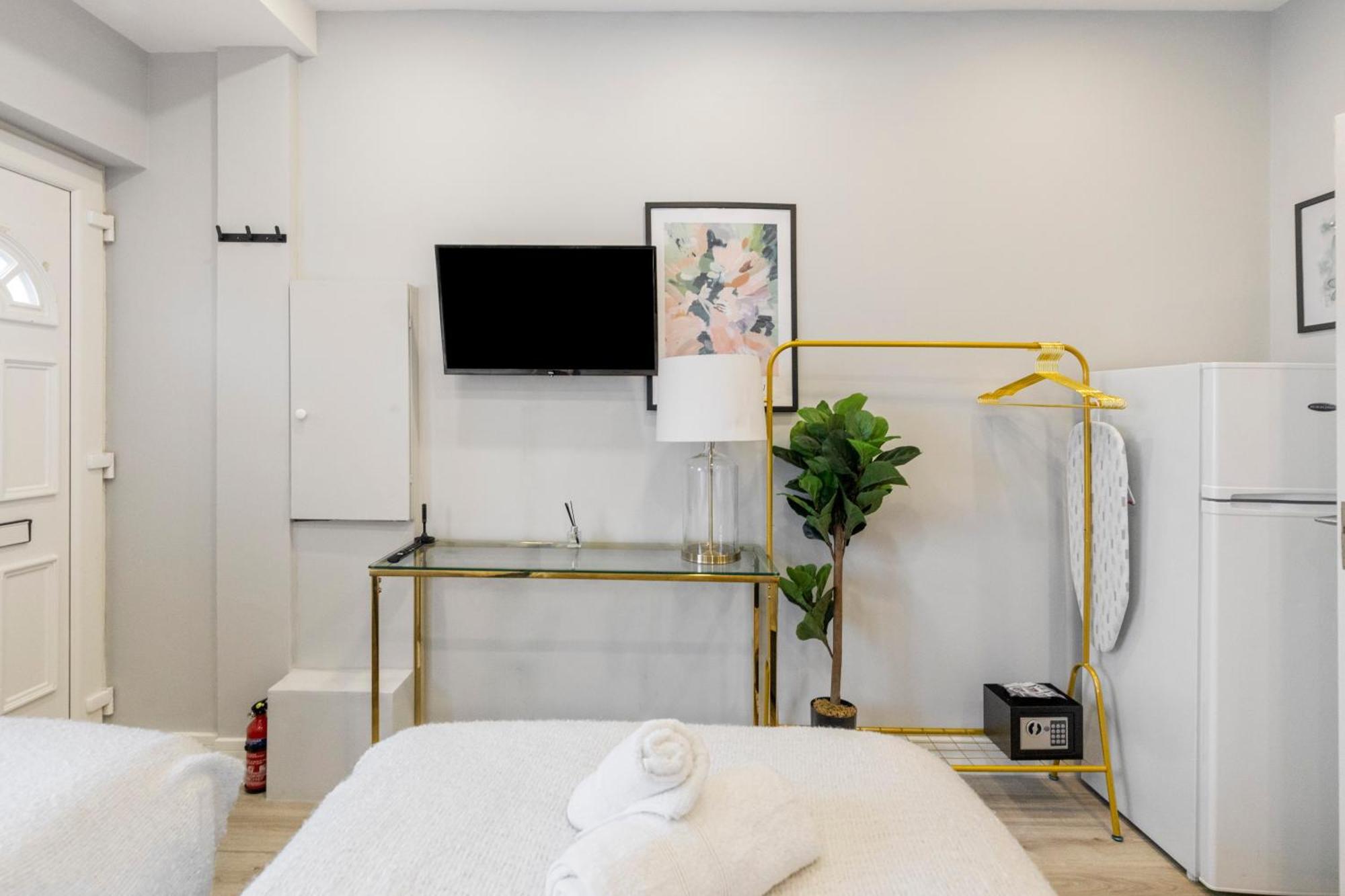 Trendy Twin Studio Modern Comfort For 2! Leilighet *