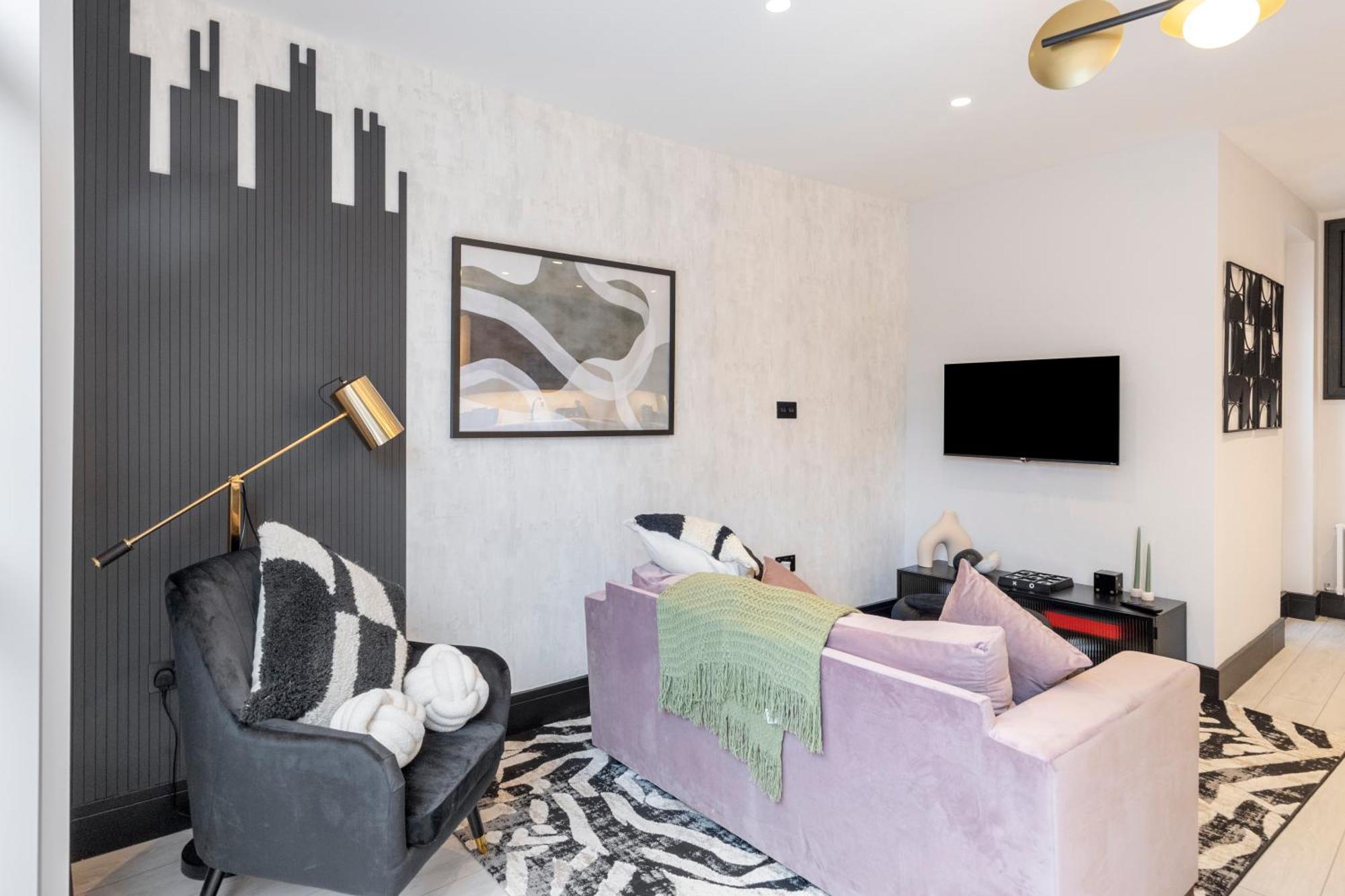 Unwind In Style 2br With Cozy Backyard For Groups Leilighet London