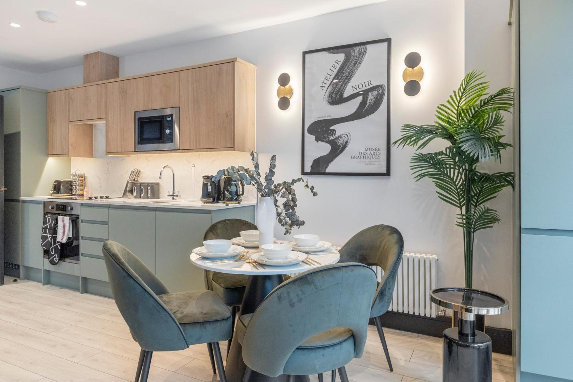 Leilighet Unwind In Style 2br With Cozy Backyard For Groups
