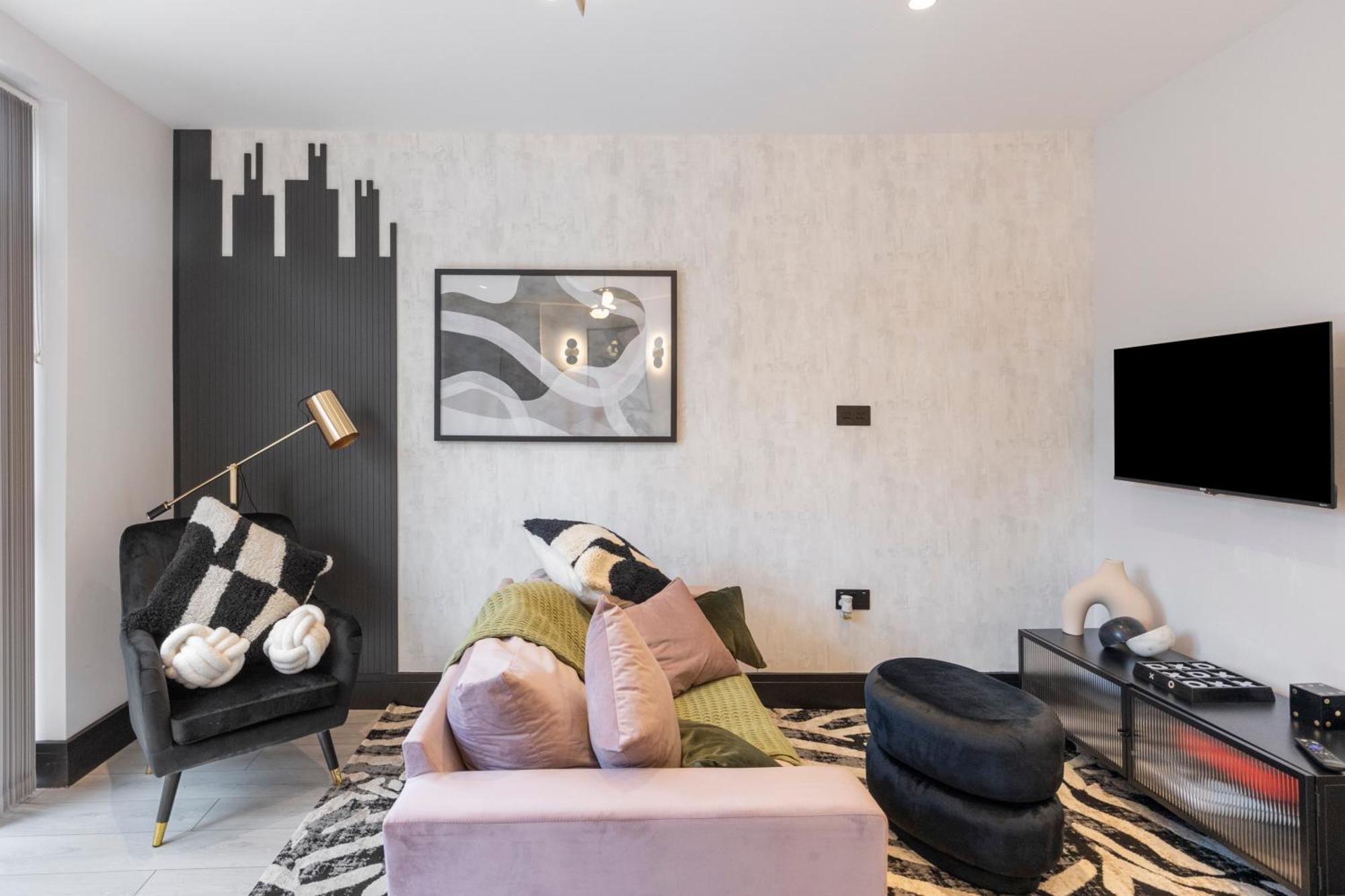Unwind In Style 2br With Cozy Backyard For Groups Leilighet