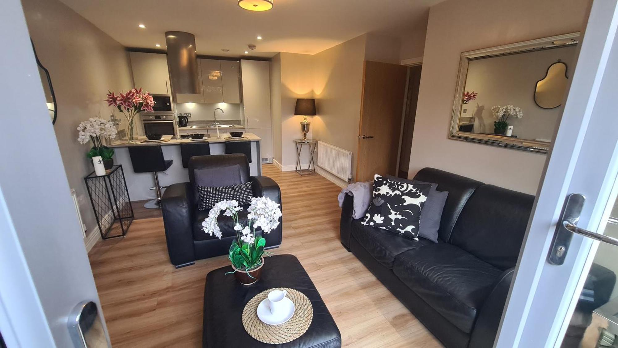 3b Modern - Garden & Free Parking Apartment