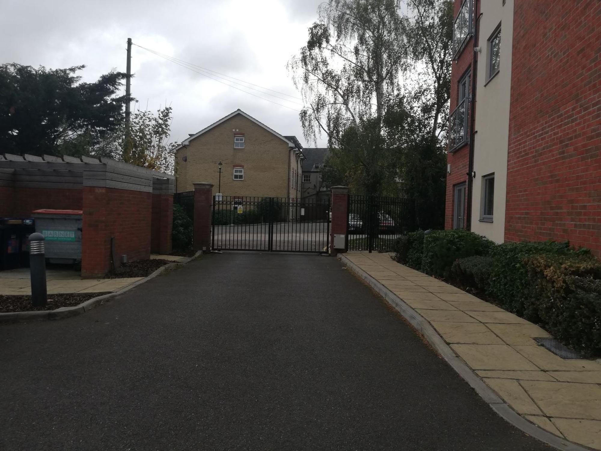 3b Modern - Garden & Free Parking Apartment London
