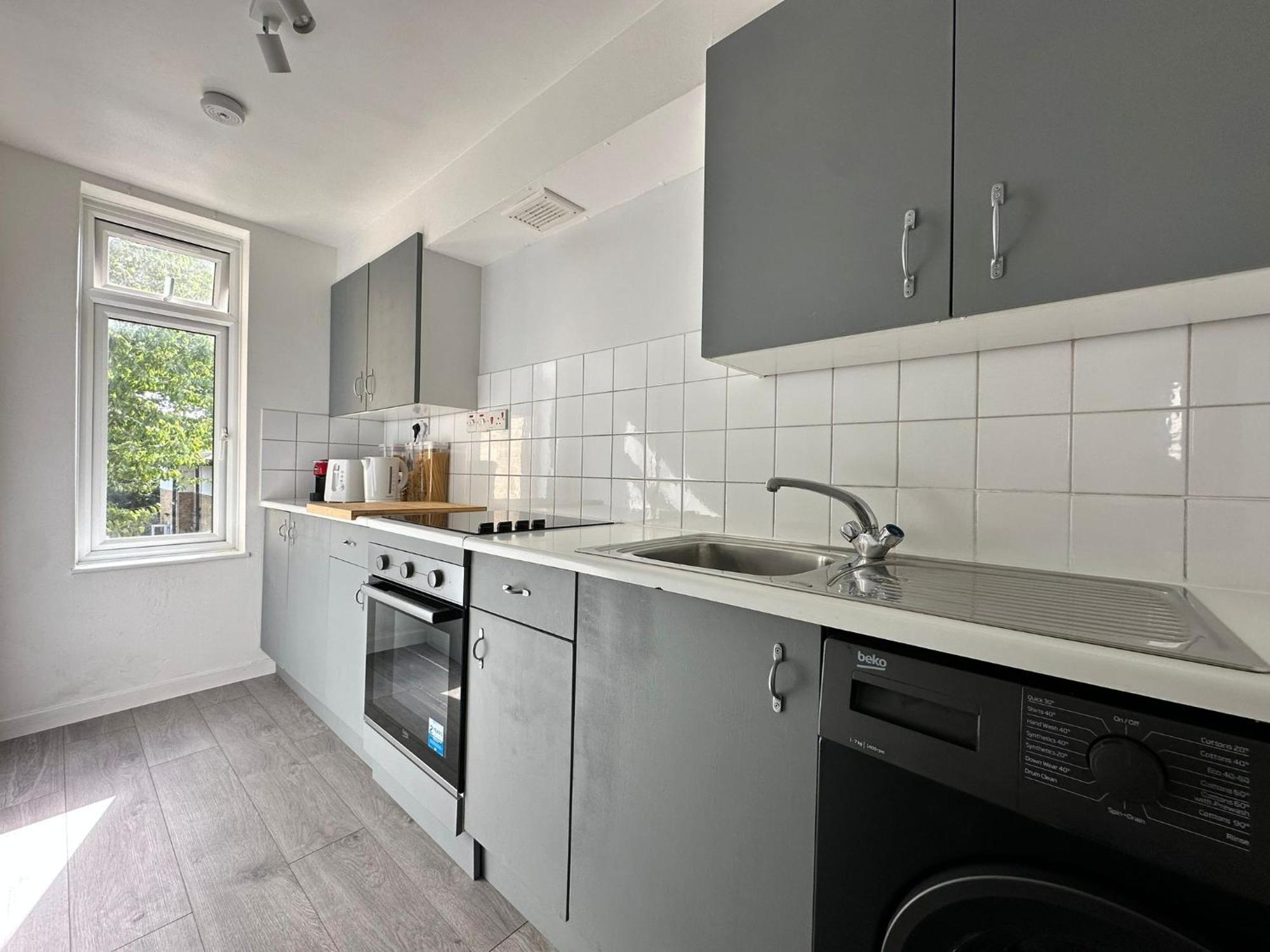 Cosy 2 Bedroom Flat In Manor House Apartment London