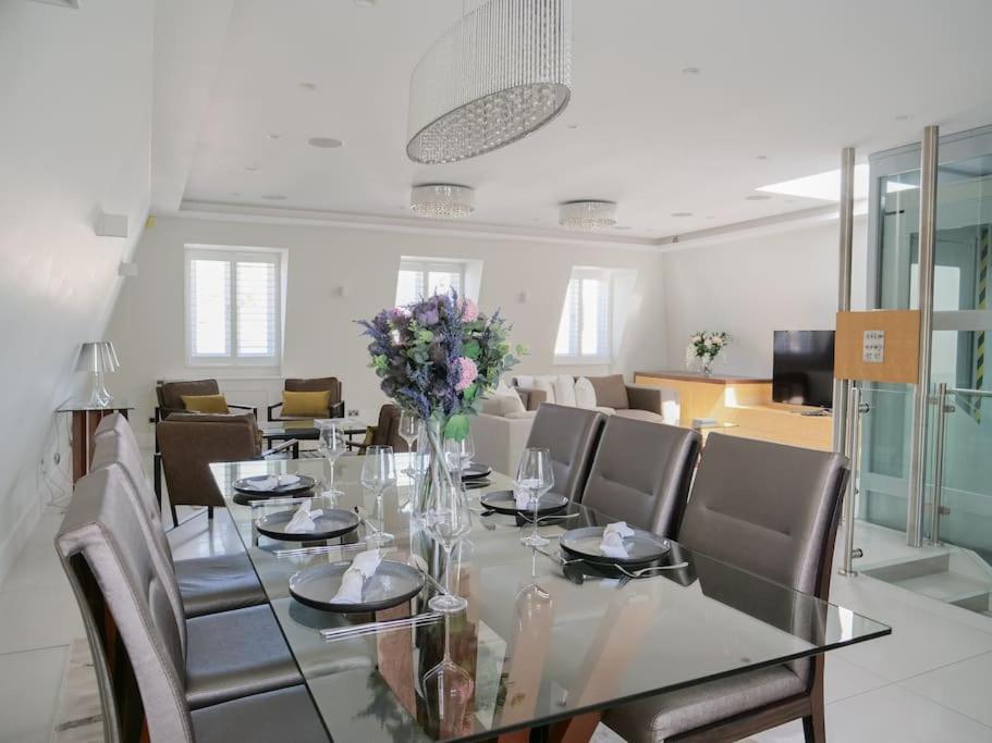 Elegant Penthouse In Prime Location Londres