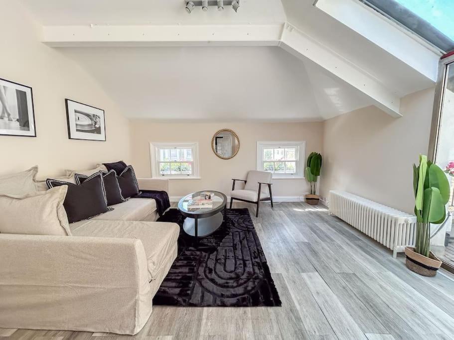 Trendy Hideaway London