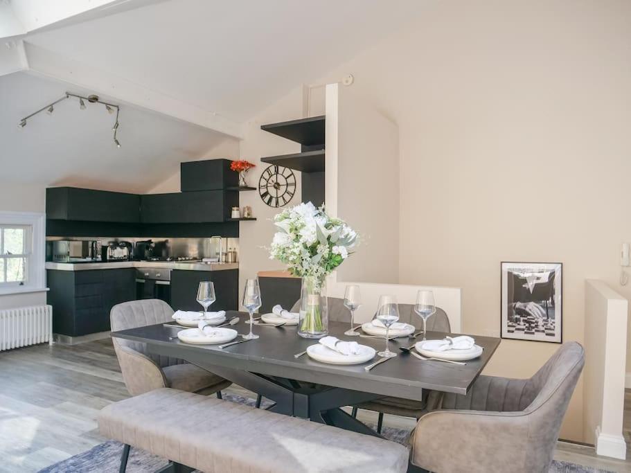 Trendy Hideaway Apartment London