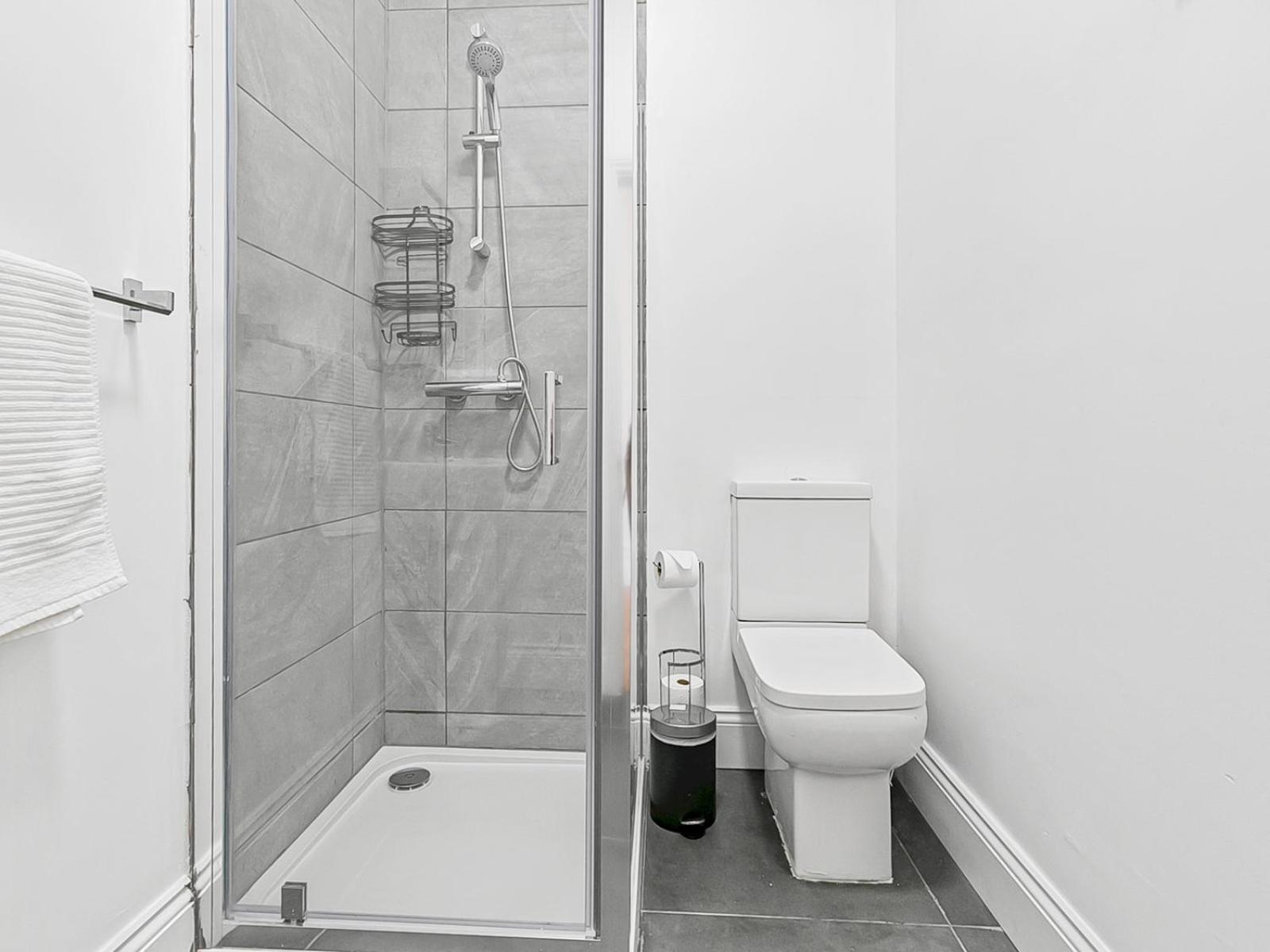 Spacious Cozy Flat West Hampsted Pass The Keys