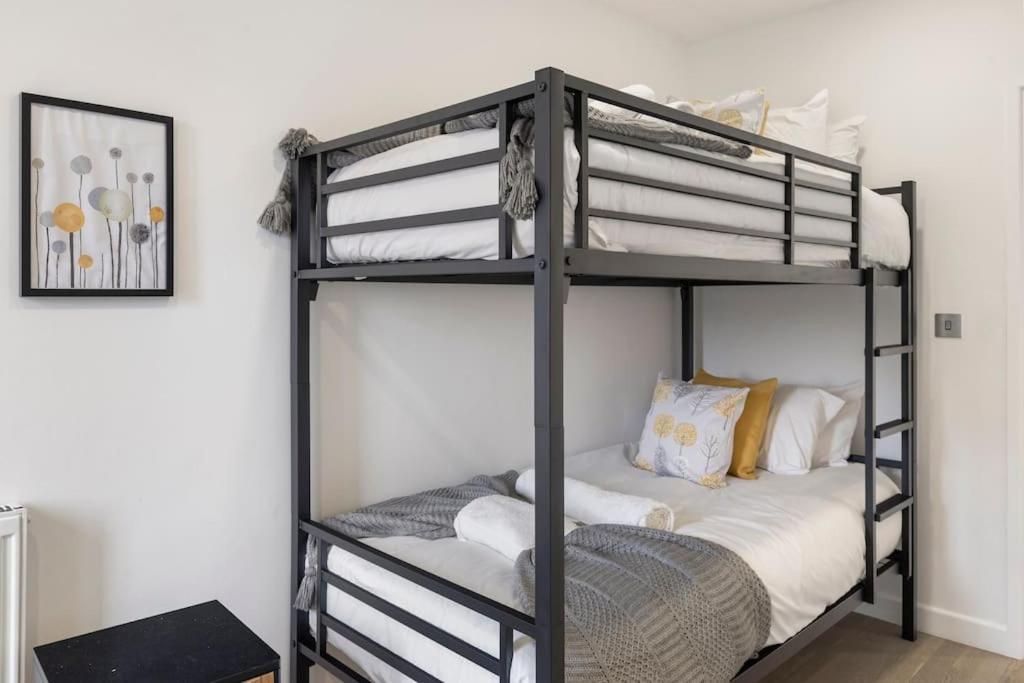Apartment The Velvet Retreat London