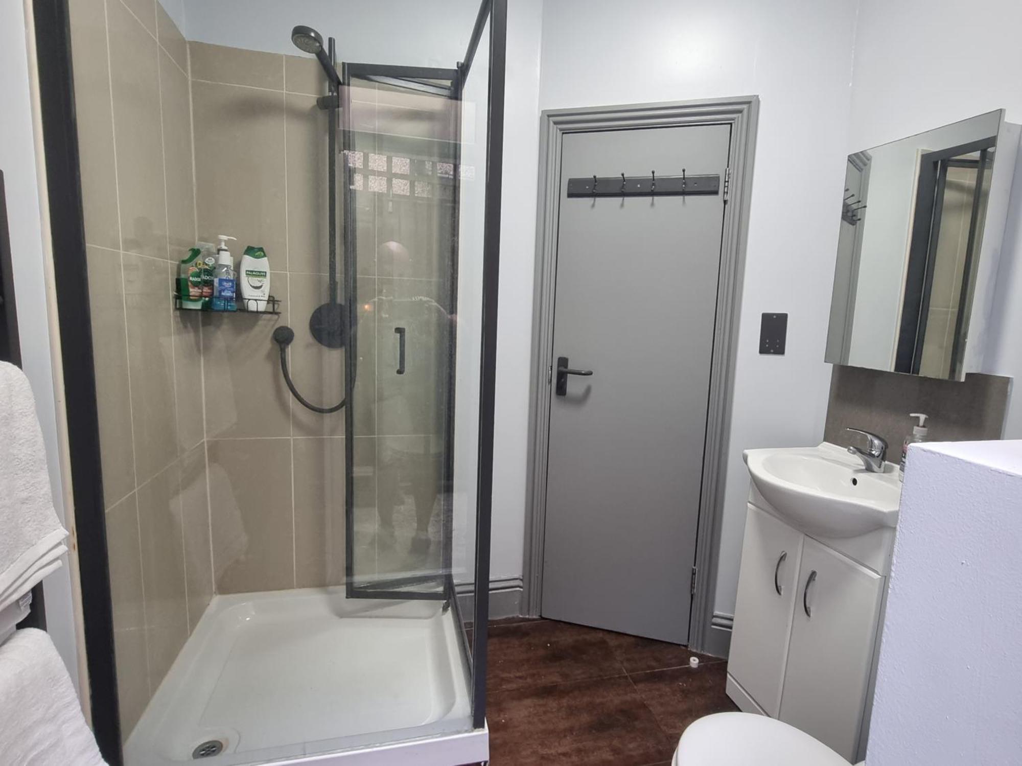 Garden View Double Room, 20 Mins To London, 1gb Internet Accommodatie bij particulieren