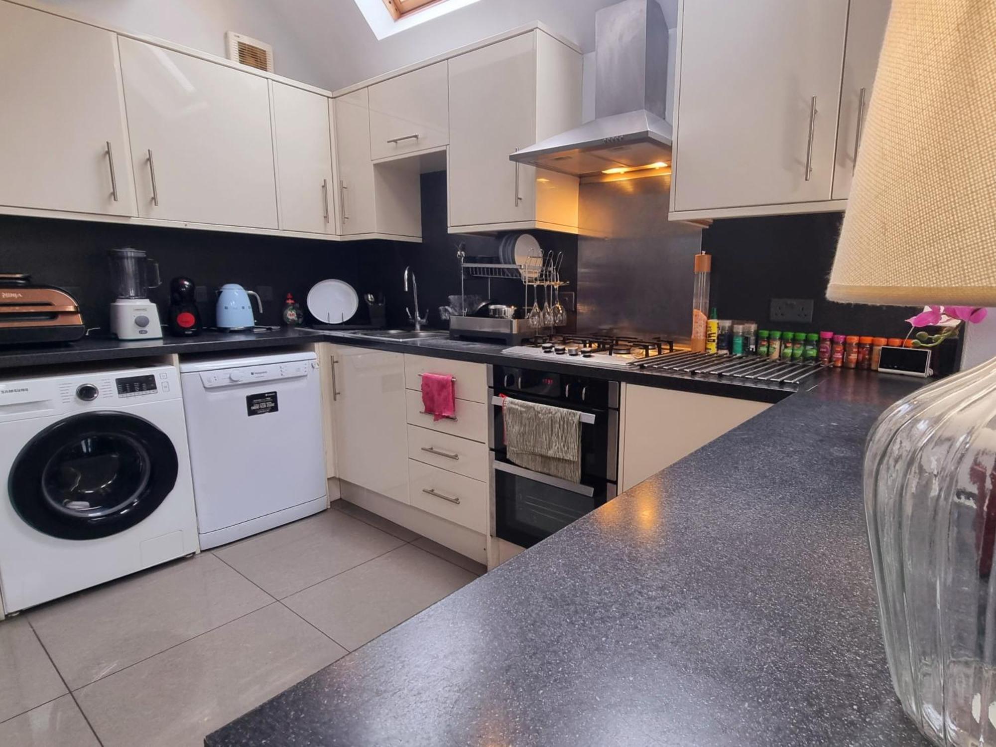 Garden View Double Room, 20 Mins To London, 1gb Internet Homestay