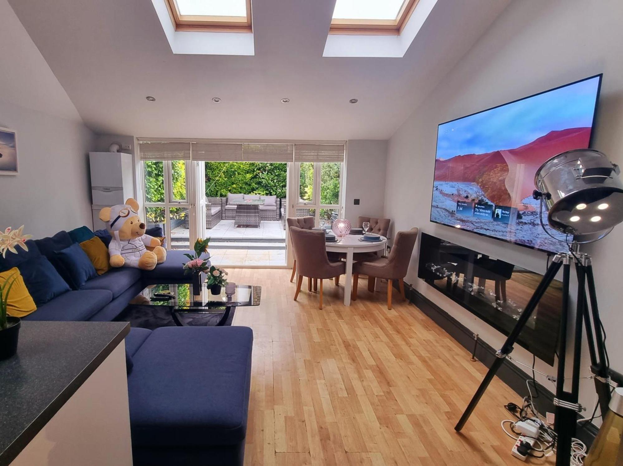 Garden View Double Room, 20 Mins To London, 1gb Internet Accommodatie bij particulieren