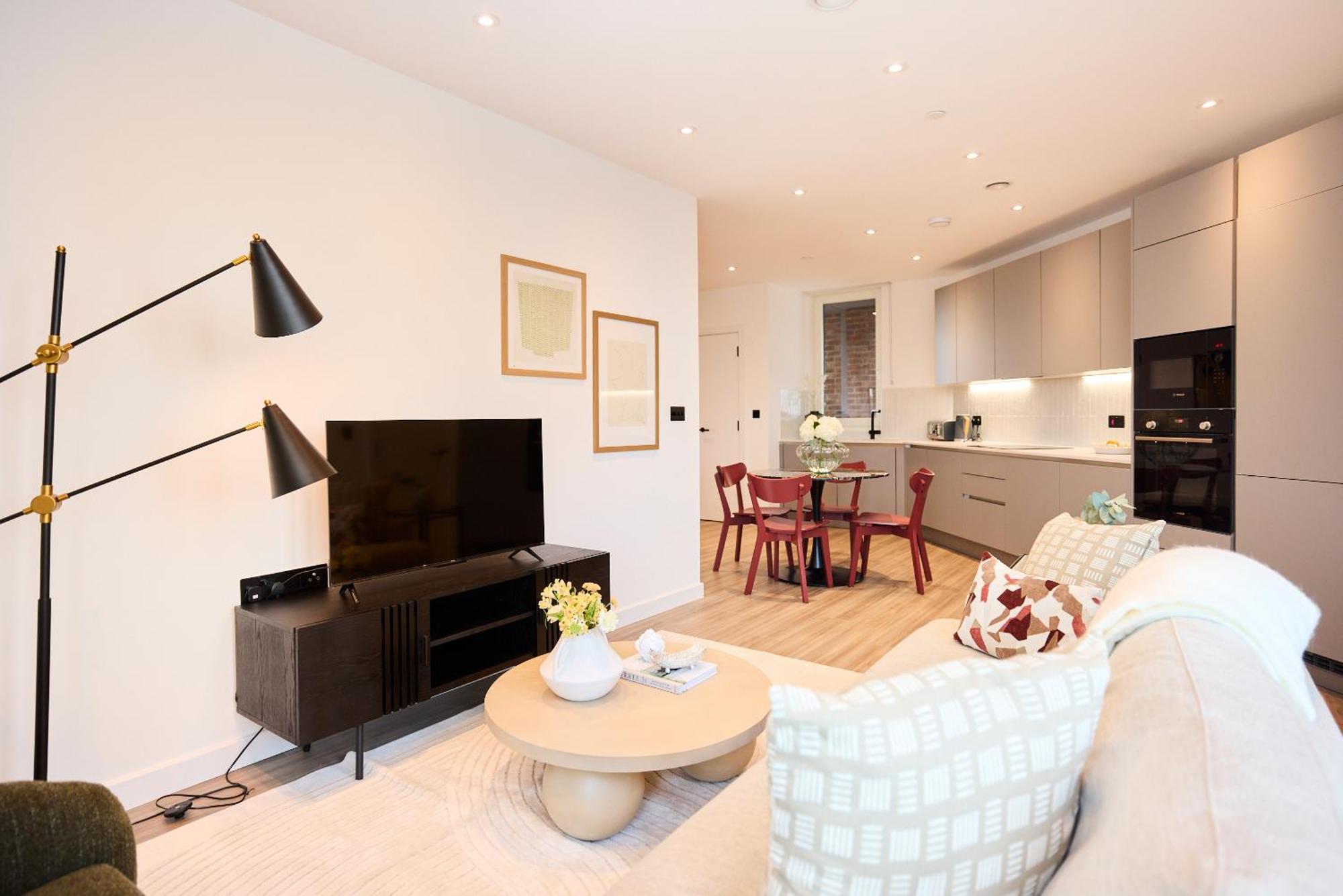 The Tottenham Wonder - Pleasing 2bdr Flat With Balcony *